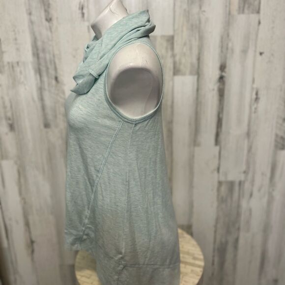 Blue top - Picture 2 of 5